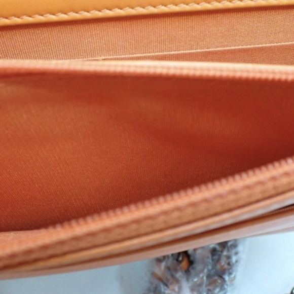 Authentic Chanel Matelasse Patent Leather Crossbody Bag..RARE - Picture 3 of 16